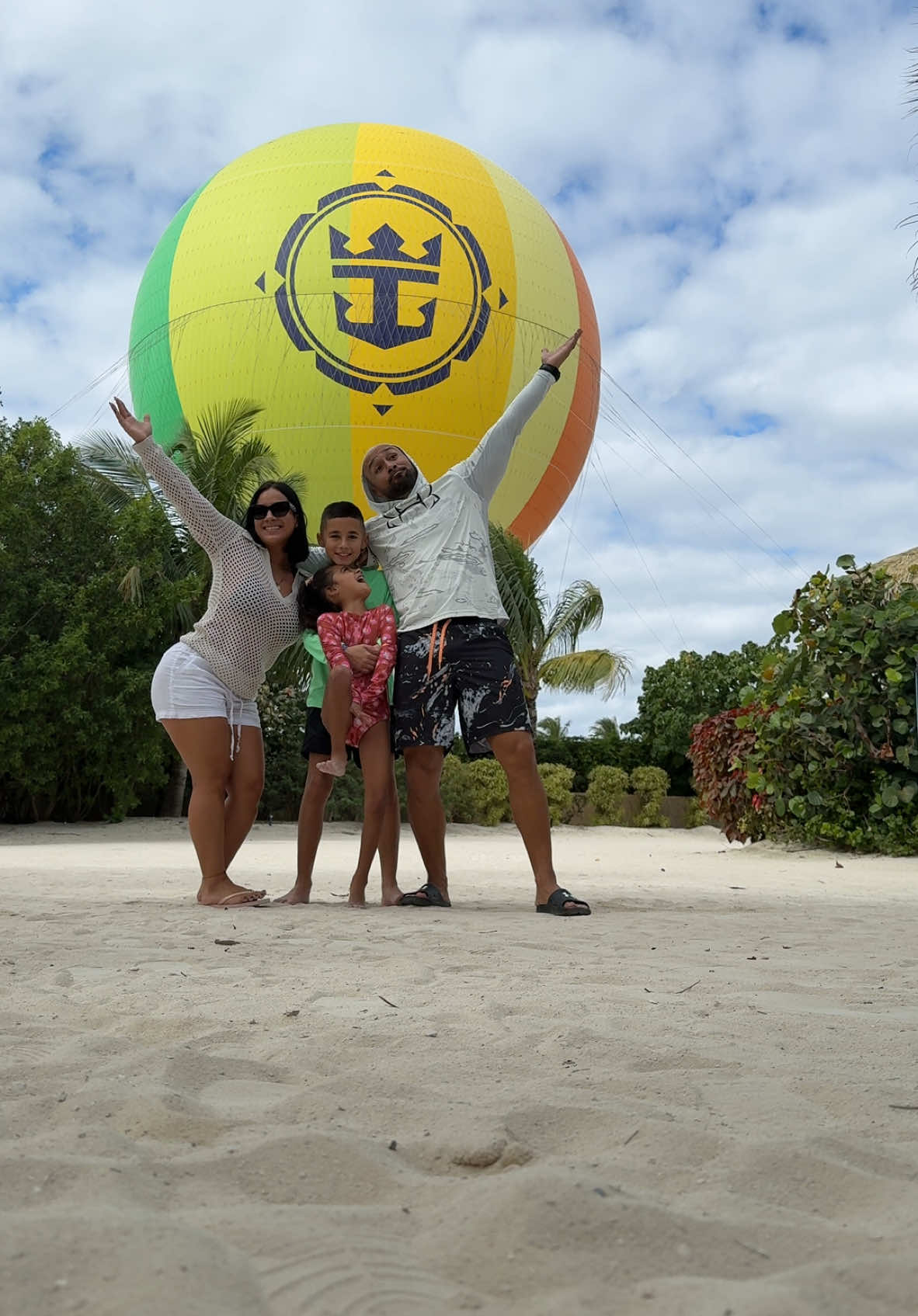 He had to come to Perfect Day at CocoCay! @royalcaribbean #symphonyoftheseas #couples #reaction #funny  