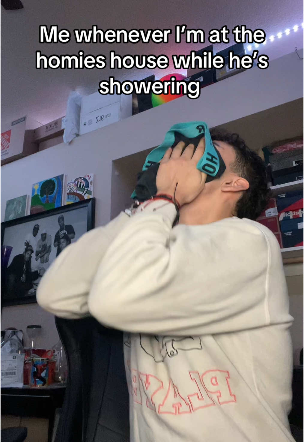 I hope he doesnt see this 🫣#homies #sniff #shower #stinky #underwear #joke #jokes #relatable #gay #bi #dl #fyp #viral #viralvideo #xyzbca #trending 