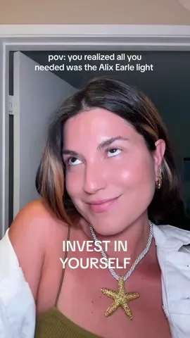 This is your sign to invest in yourself 💕 #girlies #alixearle #alixearlelight #lighting #latinacontentcreator #selfielight 