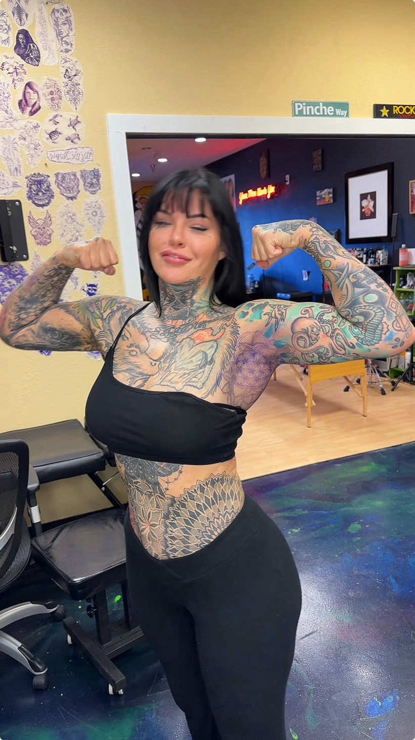 Are you strong enough? 💪🏼🤔  @Carly 💫 #armpittattoo #tattoo #tattoos #tattooed #tattooartist 