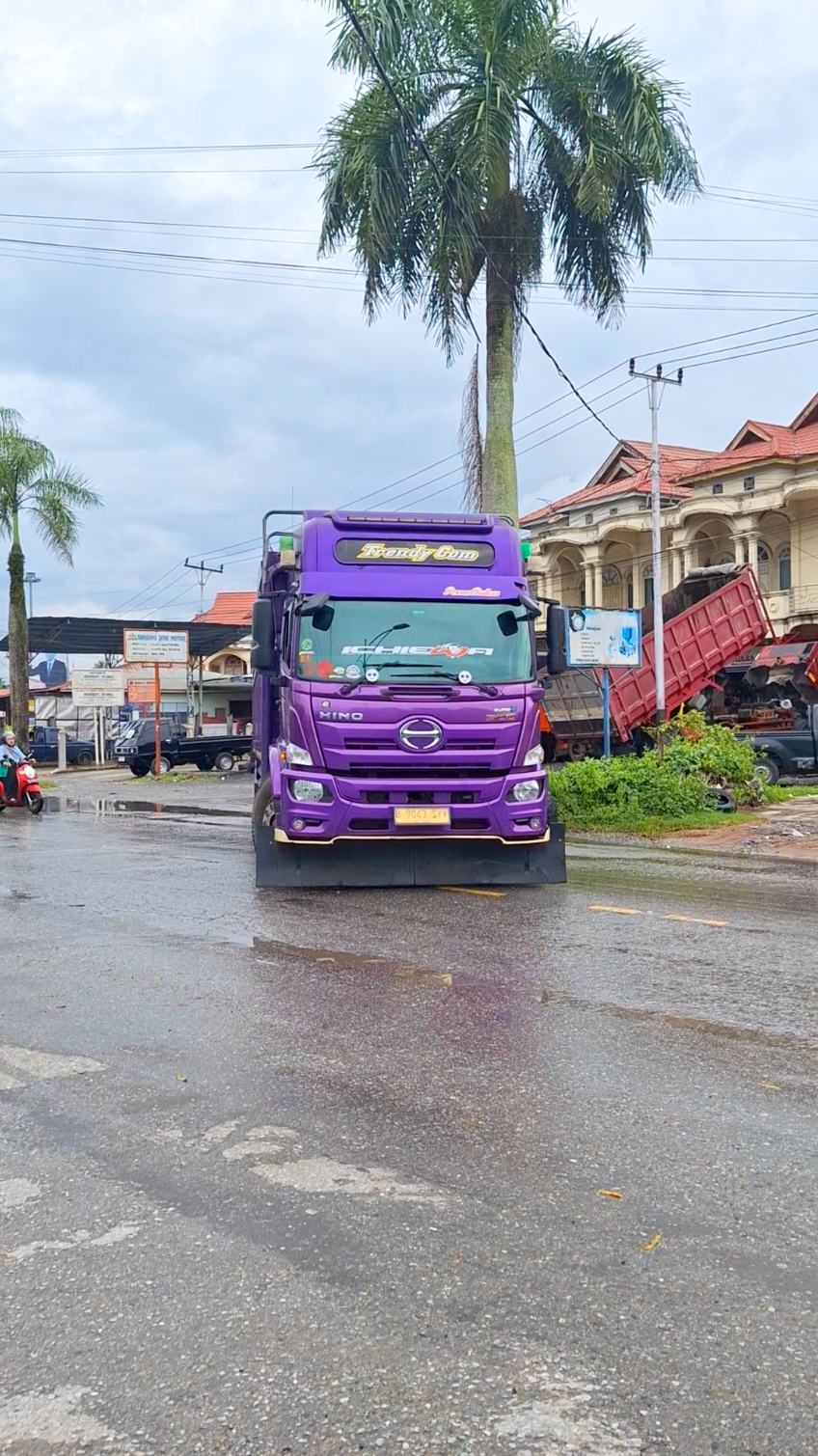 #trucksumbar #truckmodifikasi #hino500 #lumpurdanberlian #ipank  @indrabullezz 