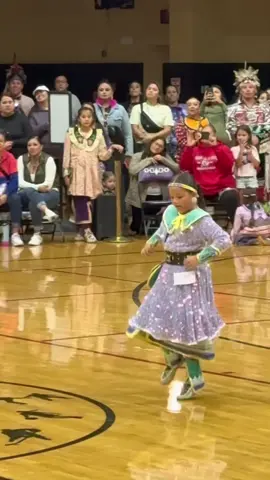 20th Annual Basil Williams Smoke dance Competition- this amazing dancer is 8yr old Brynli Bomberry, Seneca Nation from Alleghany NY. Look at the moves...just danced her heart out like an old pro!! @Mzzzz #nativeamerican #nativeamericanmusic #powwowtrail #cree #nativepride #nativepeople #sioux #indigenous #apache #navajos #firstnations #history #powwow #dance #jingledress #culture #suite #viral #foryou #fpy