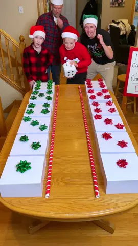 Christmas Family Dice Roll Game 🎁 #fyp #family #dad #christmas #holiday #partygame #partygame #DIY #christmas2024 