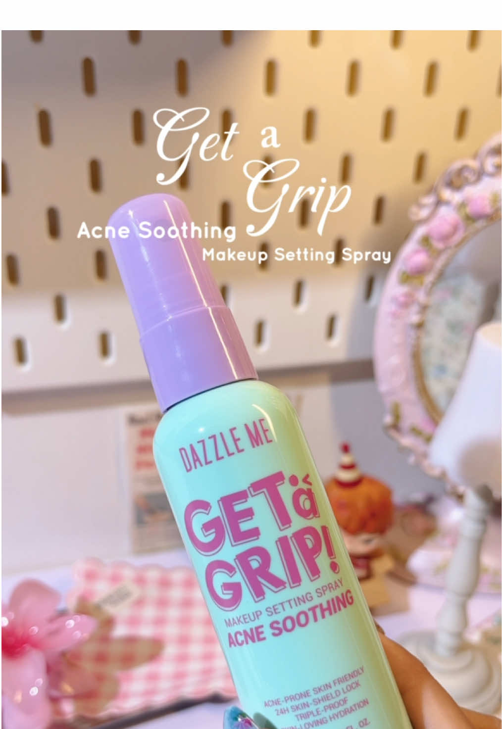 #dazzleme punya setting spray baruu👀 Acne prone skin friendly, spray nya juga halus banget. Gak bikin makeup geser, luv it!  #settingspray #settingspraydazzleme #settingsprayviral #acnesettingspray #aesthetic #fyp 