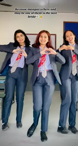 Behuli haru😂@Sneha❤️ @Shristika Regmi #sudha #aasthacollege❤️ #sweetheart #hindisong #nepalitiktok #student #collegedress 