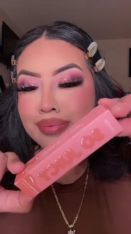 Juicyyy lipsss using @ColourPop Cosmetics  gloss💋🤤 #gloss #glossylips #glossylips #glossup #girlygirl #girlyfinds #ttshop #liplinerandgloss #liplinertutorial #liplinerhack 