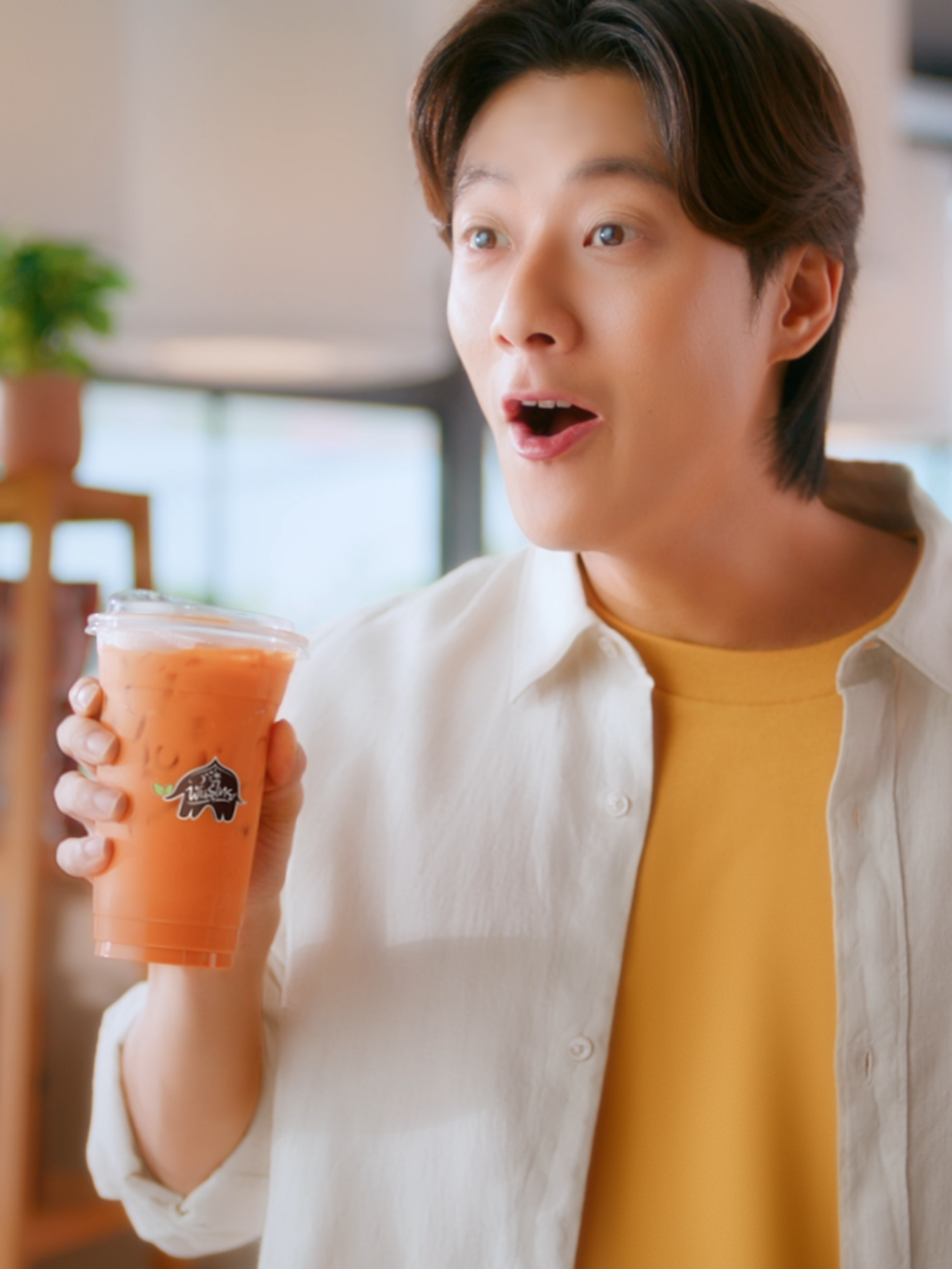 “จริงๆ ชอบมากกก~” ☕️🧡 นี่แหละ.. รสชาติไทยแบบใหม่ที่ #คัลแลนพี่จอง ยังว้าววว!! . จะน้องหมูเด้ง พี่นาคกี้ หรือลิเกฮีโร่ ไม่ว่าจะรสชาติความไทยแบบไหน ก็เป็นไปได้หมด! เหมือนอีกหลากหลายเมนูสุดครีเอทของพันธุ์ไทยที่ขนาดคัลแลน-พี่จองยังยืนยันเลยว่า  ‘#จริงๆ ต้องลอง!’ . #พันธุ์ไทย #PunthaiCoffee #พันธุ์ไทยอะไรก็เป็นไปได้ #CreativeThaiTaste