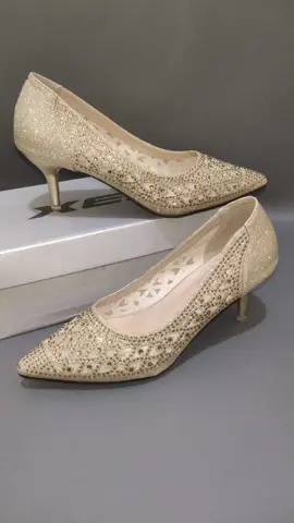 sepatu pesta berkilau.. bikin pesta semakin mewah 😍 #heelspesta #sepatuwanita #fashion #fyp #foryou 
