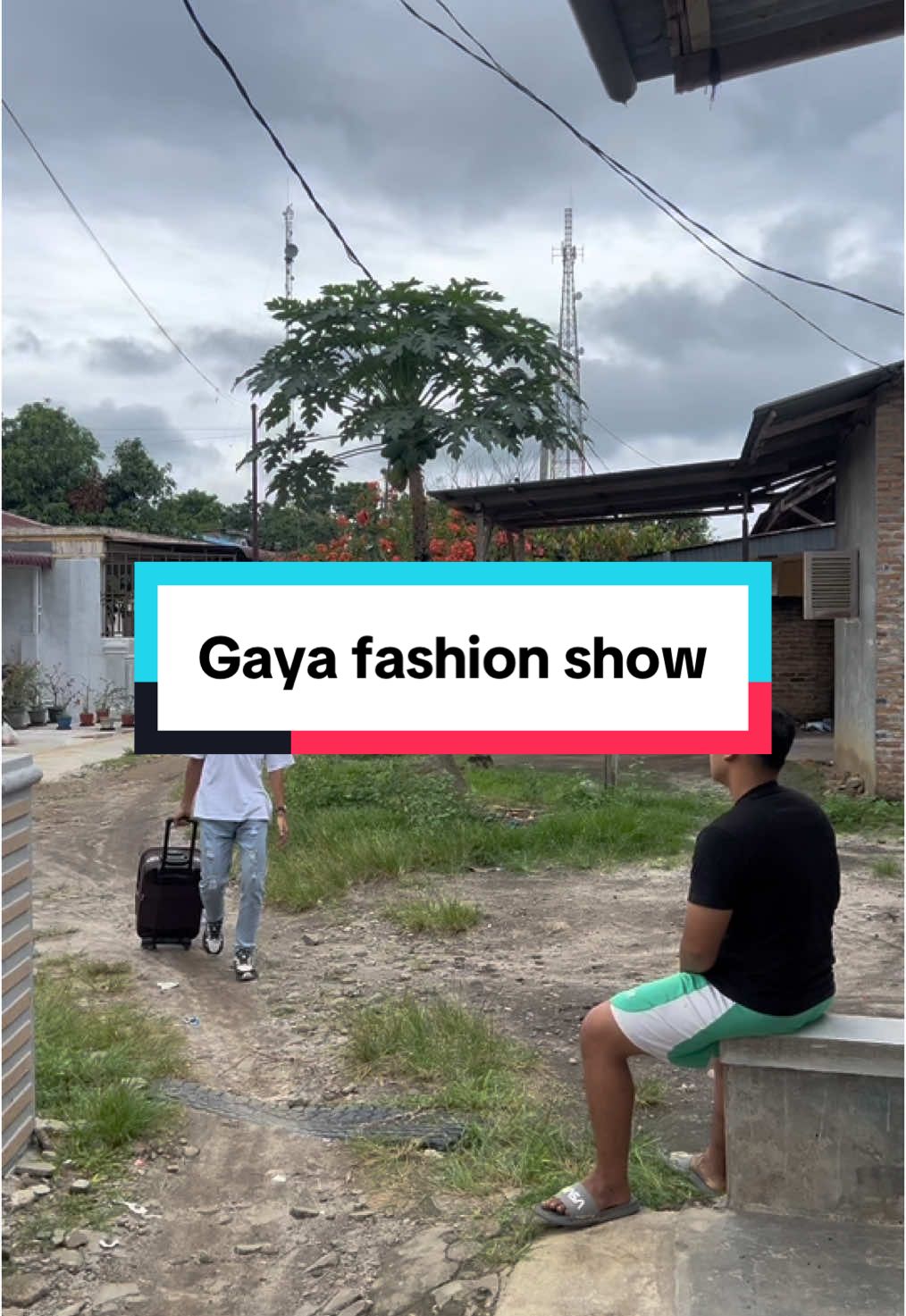 Jadi kebawak gaya fashion show ah #billyfachrullubis #sketsakomedi #angkotmedan #gempitarasa #istananaimun 