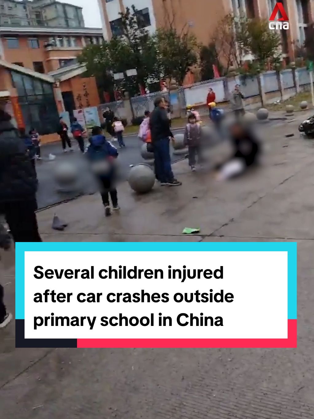 Several children were injured after a car crashed outside Yong'an primary school in Hunan, China, on the morning of Nov 19. The driver was not a parent of a student from the school, local media reported, citing an official familiar with the matter. #china #chinanews 