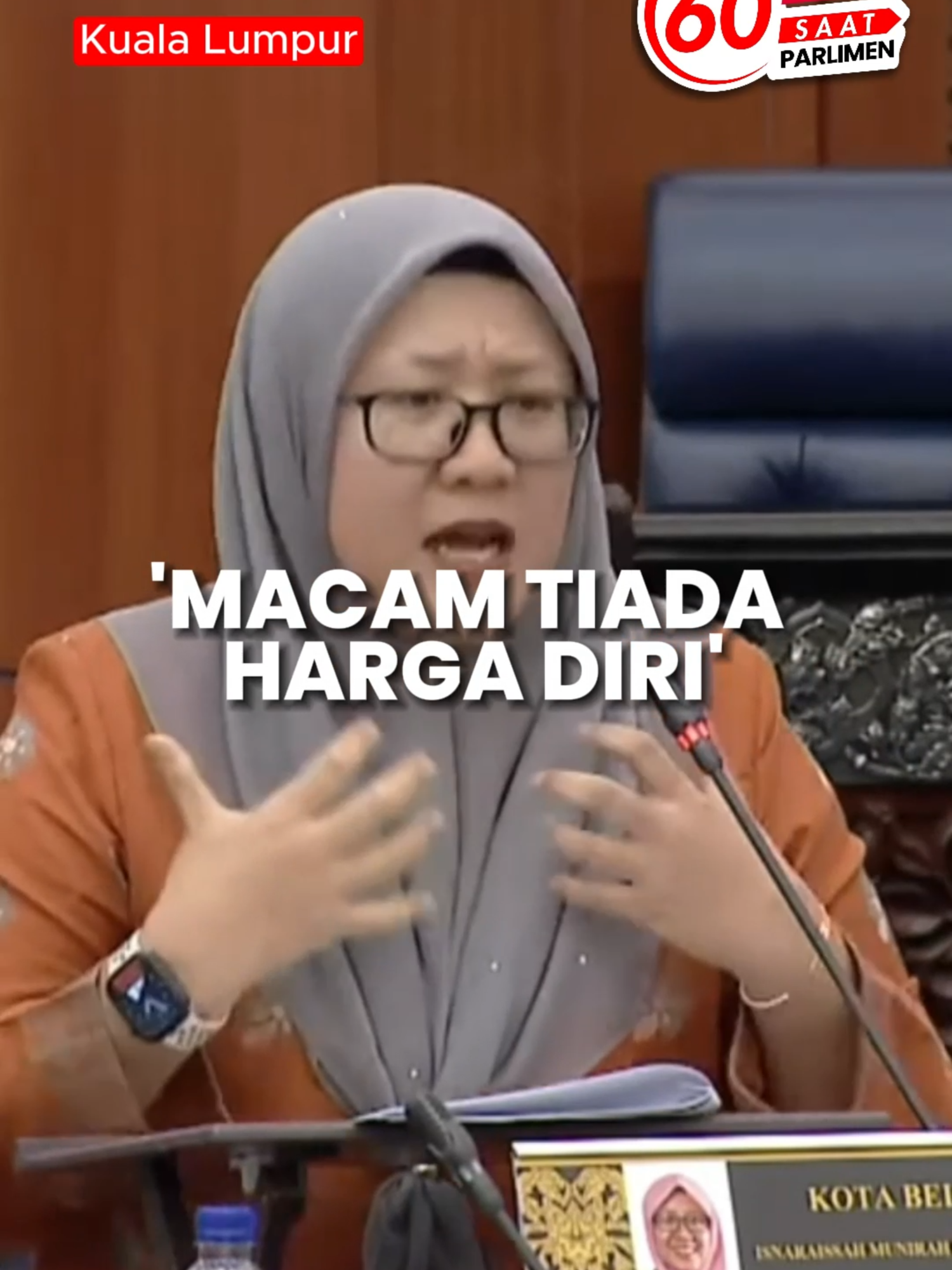 'Macam tiada harga diri' Ahli Parlimen Kota Belud, Isnaraissah Munirah Majilis mendakwa bahawa pihak kontraktor lebih mengetahui mengenai status sesuatu projek yang berlaku di kawasan berbanding dirinya sebagai wakil rakyat. Justeru, beliau mempersoalkan perlukah dirinya menjadi seorang kontraktor untuk membolehkan beliau memohon agar sesuatu projek dilaksanakan di kawasannya. Anda boleh baca berita penuh di portal Sinar Harian di www.sinarharian.com.my atau swipe up di IG story serta jangan lupa follow IG @sinarharian untuk berita terkini dalam dan luar negara. #SinarHarian #60Saat #Parlimen #DewanRakyat #KotaBelud #Sabahi