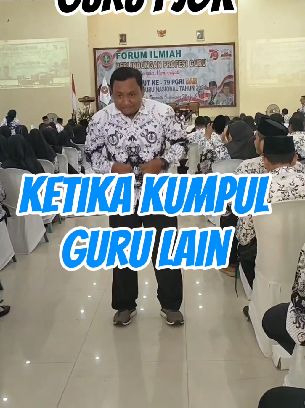 Kumpul banyak orang tetap kelihatan mana guru pjok #PakWAWBerAKSI #gurupjok #dagelan 