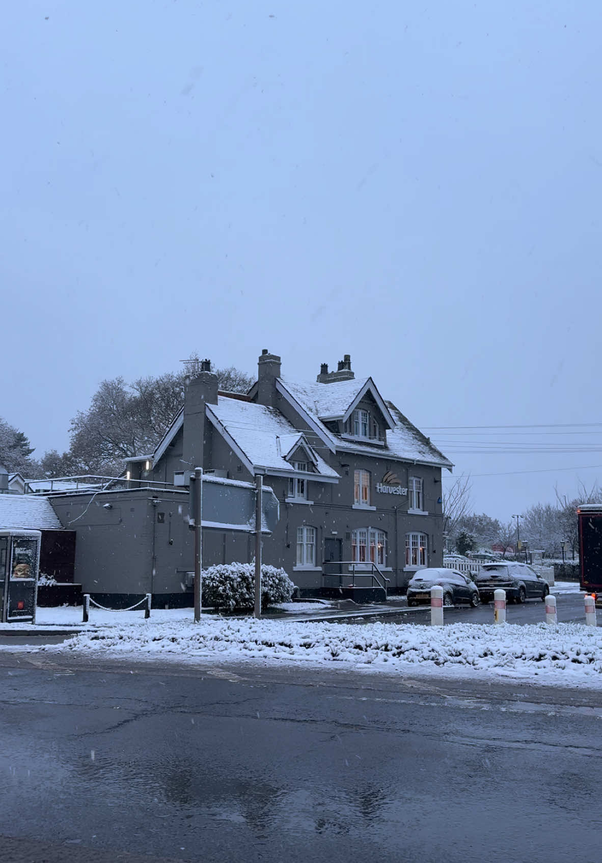 Morning All ❤️❄️❄️❄️☃️⛄️❄️❄️❄️ First Snow in the UK - stay blessed #snow #snowfall #uk #wintervibes #winter #foryoupage #foryou #fyp #morning #traveltiktok #3million @LONDON 