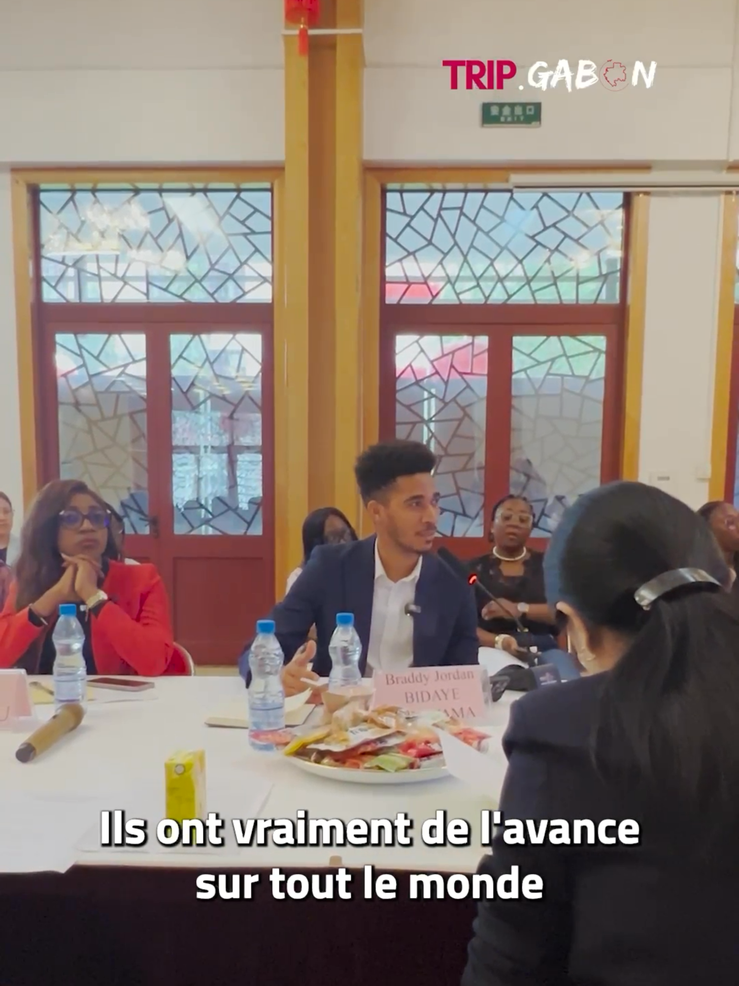 🇨🇳 Saviez-vous que la Chine offre des opportunités uniques pour les jeunes entrepreneurs et professionnels gabonais ? 🌏 🎥✨ Récapitulatif de la Journée Portes Ouvertes à l’ @ambassade.chine.au.gabon !  Un honneur d’avoir été invité par l’Ambassade de Chine pour échanger sur les opportunités incroyables qui existent entre la Chine et le Gabon.  Mon expérience et mes nombreux échanges avec des acteurs économiques chinois m'ont permis de partager des clés essentielles pour saisir pleinement ce partenariat stratégique. Ma présentation est présente dans la chaine WhatsApp TripGabon : [Lien en bio] #TripGabon #OpportunitésChine #coopération