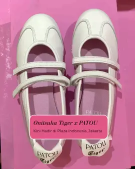 A closer look at Onitsuka Tiger’s latest collaboration with Paris-based brand Patou at Plaza Indonesia, Jakarta. The collaboration features a reimagined version of “Mexico 66”, ballet flats, boots, along with socks, hoodies, beanies, and t-shirts. Priced at around IDR 4,7 Million - IDR 5 Million (for the shoes), the collection will be available via their online store starting on November 20th, 2024. Cop or Drop? 👀 #USSHer 