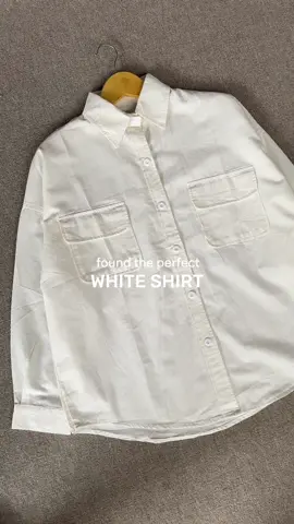 bakal jadi kemeja putih fav aku nih bahannya adem + cuttingannya juga bagusss @Queentin #oversizedshirt #kemejawanita #kemejakantor #queentinofficial 