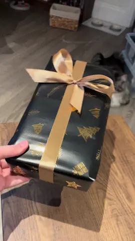 Thick durable wraping paper, bargin price? Need i say more #tiktokmademebuyit #christmas #giftwrapping #christmasgift 