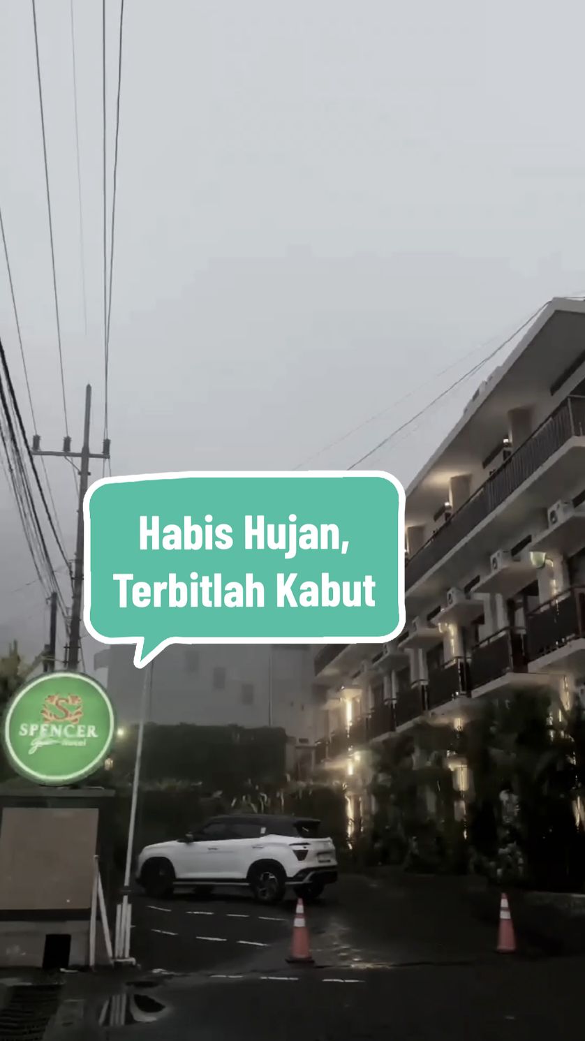 Habis Hujan Terbitlah Kabut #spencergreenhotel #tiktok #hotelresort #hotellife #hotel #wisatadibatu #hotelbatumalang #hotelbatu #CapCut 