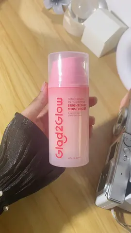 Yeay finally g2g dah launch moisturizer yang pump!🎀💗 @Glad2Glow.my #glad2glow #glad2glowmy #glad2glowmoisturizer #pomegranatemoisturizer 