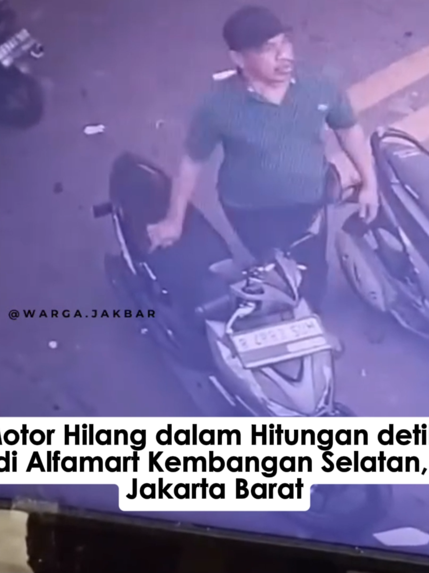 Seorang warga kehilangan motor saat belanja di Alfamart Kembangan Baru, Kembangan Selatan, Jakarta Barat. Pemilik motor yang baru saja tiba di rumah, langsung diminta orang tuanya untuk belanja dan meninggalkan motornya di luar. Tak sampai tiga menit, motor dengan nomor polisi B 4883 SUM sudah hilang dibawa pencuri. Kasus ini sedang ditindaklanjuti dan diharapkan bisa menjadi peringatan bagi warga agar lebih waspada. #koran #tiktokberita #bangsaonline #harianbangsa