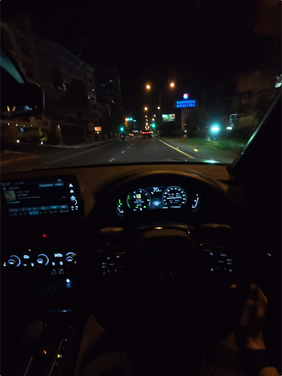 Honda Civic FE night driving..  #tiktokthailand #thailand #lostinthailand #ประเทศไทย #ฝรั่งพูดไทย #huahin #honda #hondacivic #hondacivicfe #civic #civicfe 