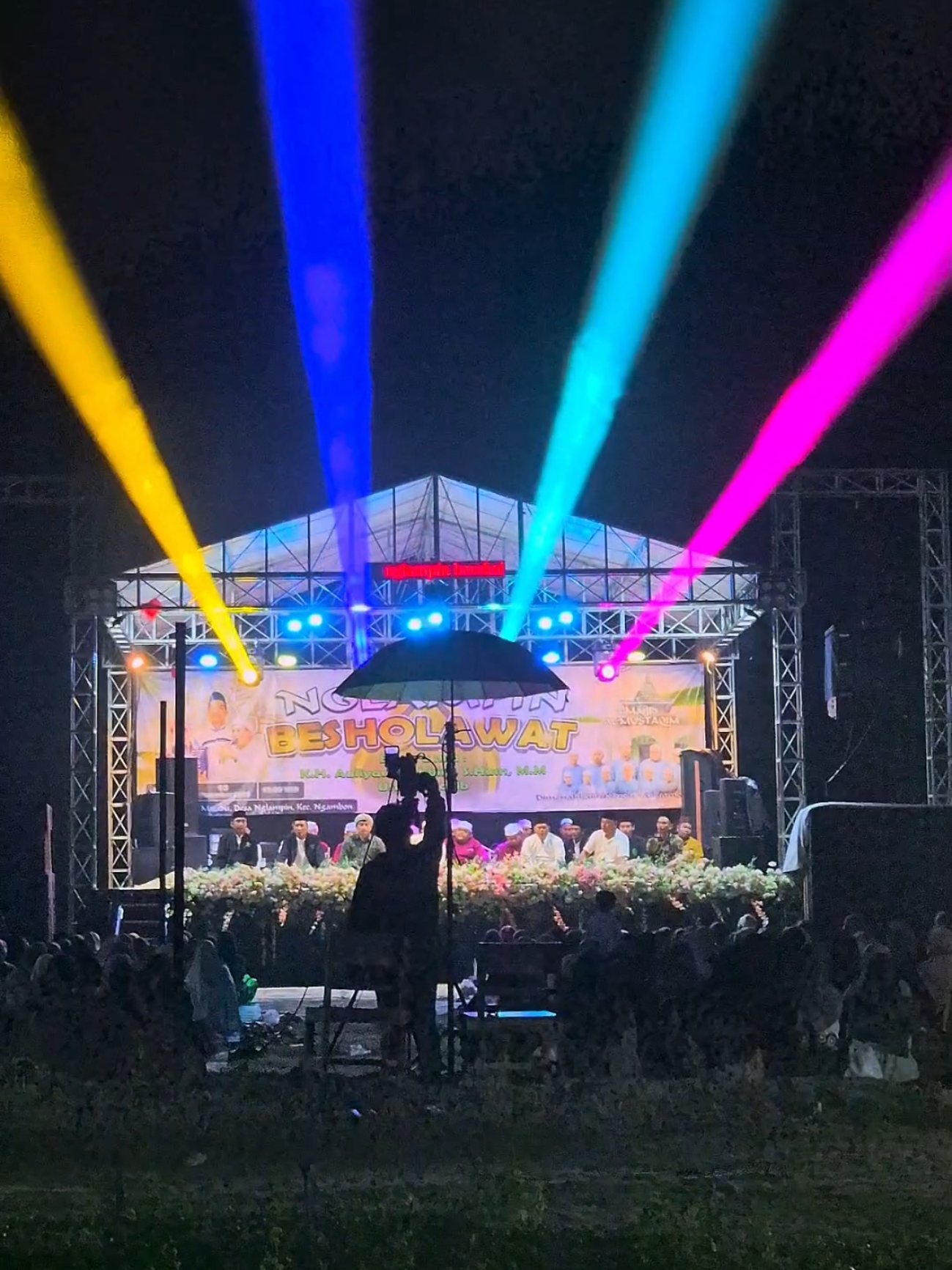 mugi tansah pinaringan ati ayem 😇 #cahaya44lighting #cahaya44 #lightingbojonegoro #sewalighting #lightingjawatimur #rentallighting #bojonegoro #lightingpanggung #bojonegoro_jawatimur #lampulighting 