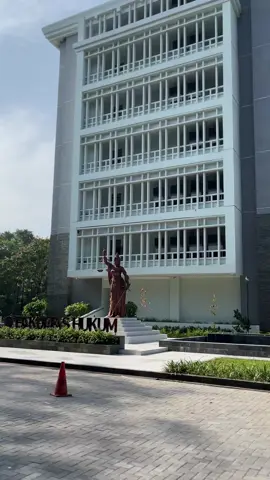 #ugm #fakultashukum 