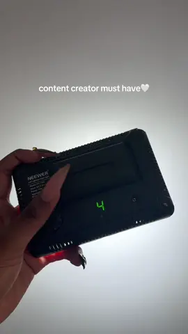 @NEEWER UK has the perfect lighting for every content creator! super compact and portable with high and low brightness settings - now is the best time to grab it😍 #neewerlight #neewer #contentcreatormusthaves #lighting #lightingsetup #blackfridaydeals #tiktokshop #cybermonday #tiktokshopblackfriday #tiktokmademebuyit 