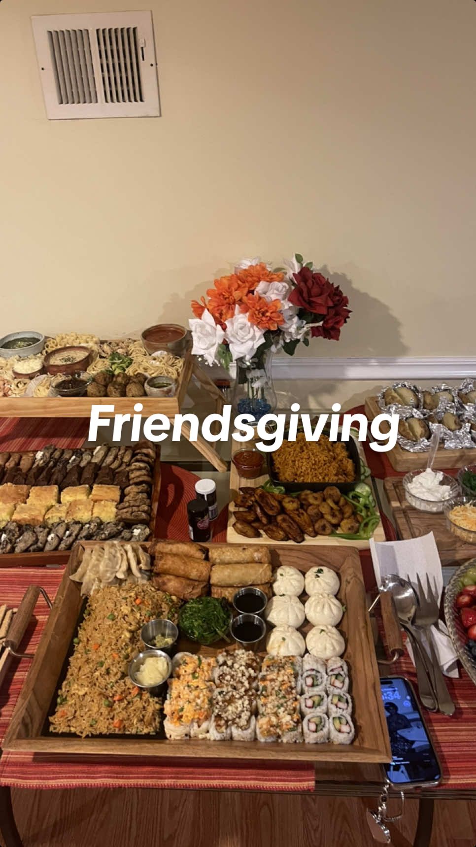 This was toooo cute 🤎#friendsgiving #charcuterieboard #friendsgivingideas #foodboard #foodtiktok #thanksgiving #happythanksgiving @abimbola @Zacharina @Mathew S. Hanson @AMI ⭐️ @Houseofnayy 