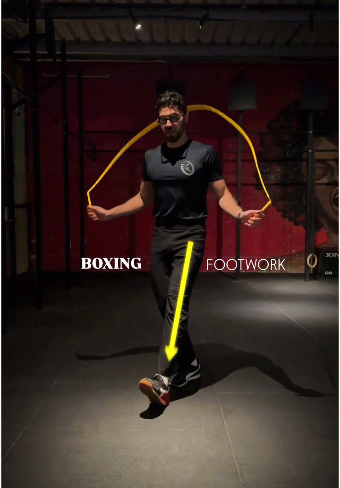 🥊 Gladiator Toe-To-Heel. Classic, and classy boxer footwork:  1. Start on right toe,  2. Switch on a right heel,  DOUBLE 🆙 & 🔀 SWITCH other side  Enjoy it! 🤌 - 💫 Rope I use: Timeless Jump™️ Rope by @timelessjump #betheflow . #jumprope #skipping #jumpropeworkout #skippingrope #boxer #boxing 