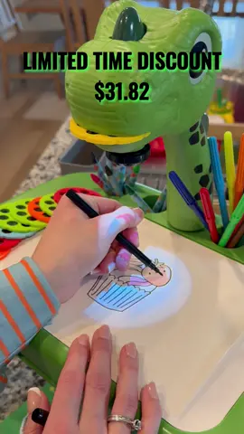 #drawingprojector #artsandcrafts #drawingboard #toddlerlearningtoys #gift #giftideas #christmasgift #tiktokshop #fyp #blackfriday 