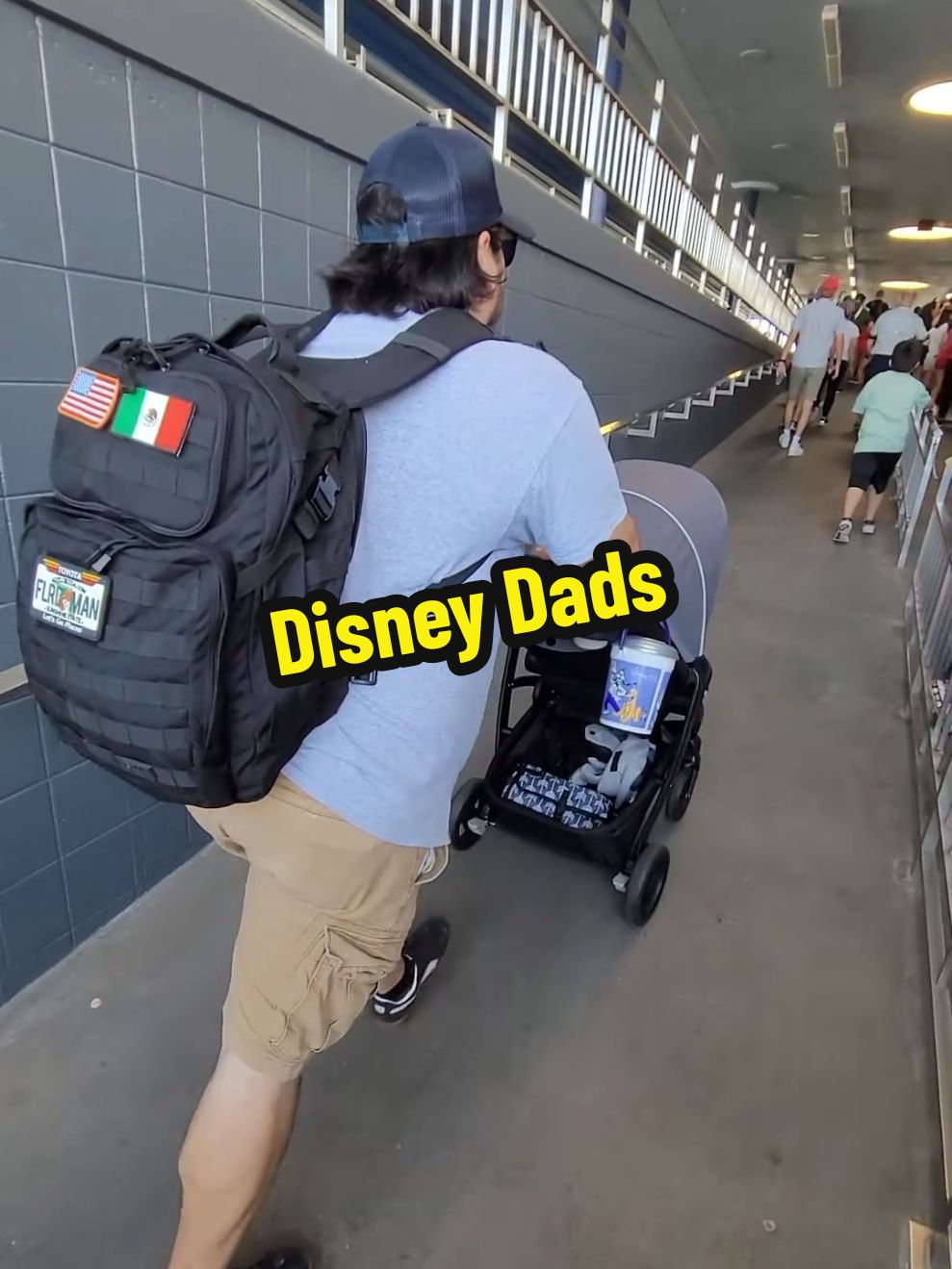 ✨️🎢💙 Disney dads are the best dads! #disneydad #magickingdom #disneycontentcreator #creatorsearchinsights