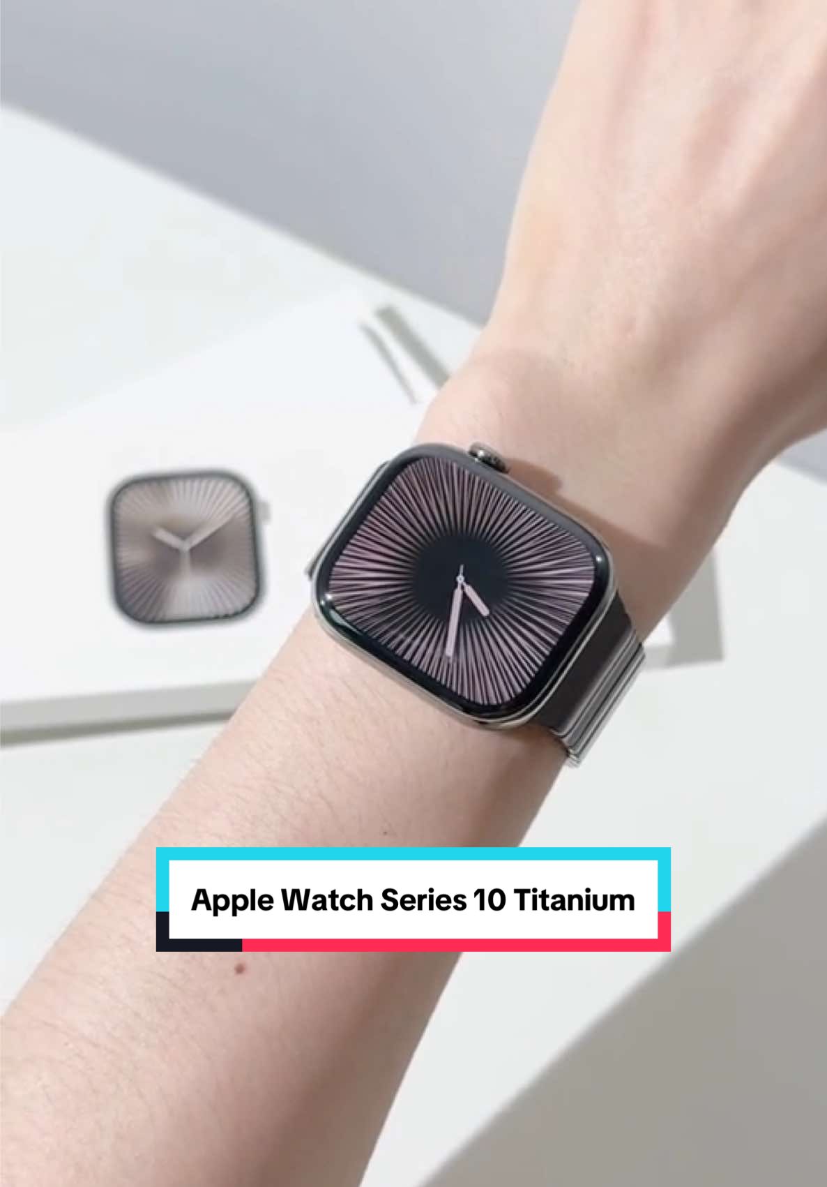 แกะกล่อง Apple Watch Series 10 Titanium สาย Link Bracelet สีธรรมชาติ 🤍✨ #TikTokUni #TikTokUni #TikTokStorytime #LocalServiceชิงมง #รู้รอบไอที #ปีใหม่2025 #คริสต์มาส2024 #TikTokFashion #applethailand #healthybybank 