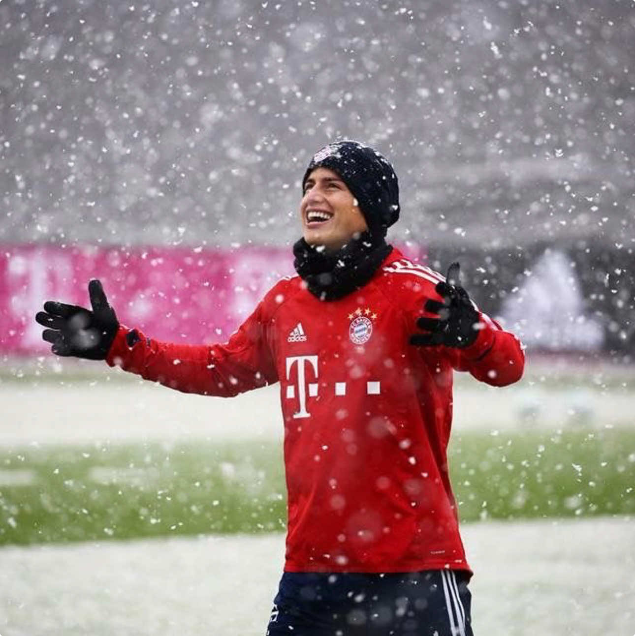 Snowy Munich ⛄️. #bayern #bayernmünchen #snow #christmas #بايرن 