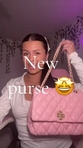 Im obsessed with my new purse 10/10 😍😭 #purse #pink #bag #goldhardware #pinkgold #whatsinmybag 
