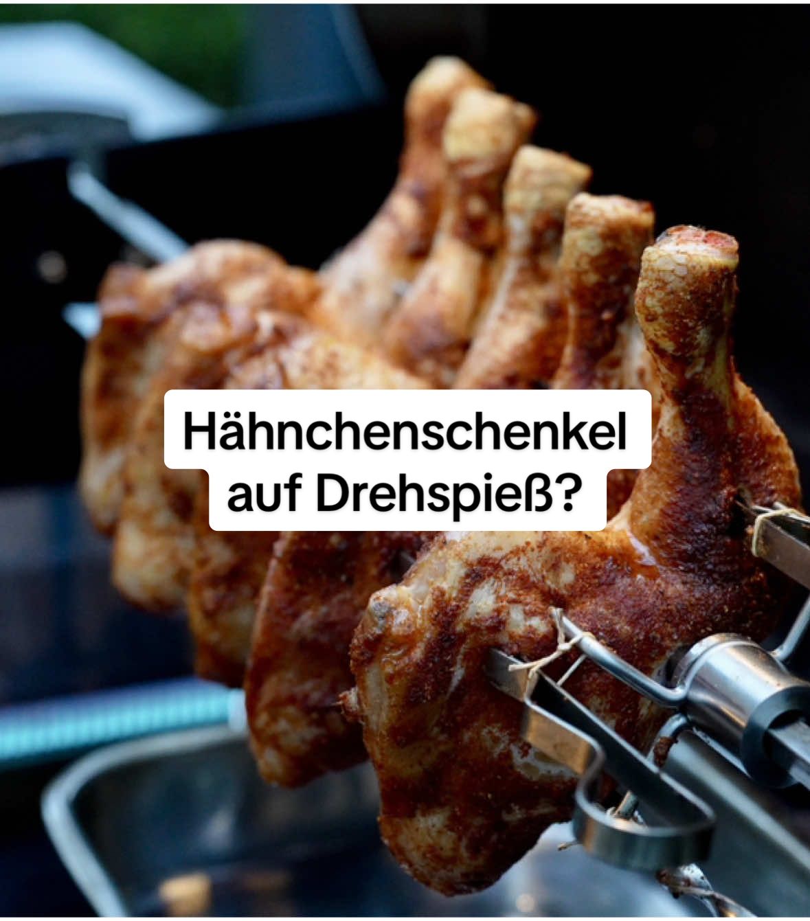 Hähnchenschenkel auf Drehspieß?  / coole Idee / mein Tipp mit Drehspieß / Gasgrill Mein YouTube Kanal: Waldis Garten BBQ #waldisgarten #gasgrill #bbq #grill  #drehspiess  #hähnchen  #waldisgartenbbq 