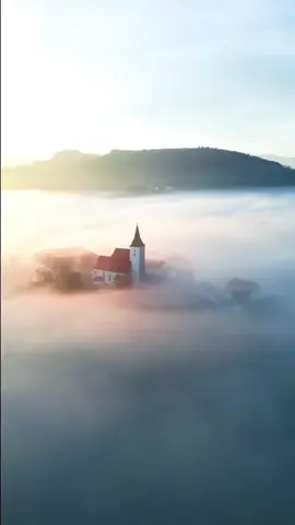 Heaven on Earth  . . #nebel #fog #autumn #sunbeams☀️ #niederösterreich #mostviertel #flying #dji #church 