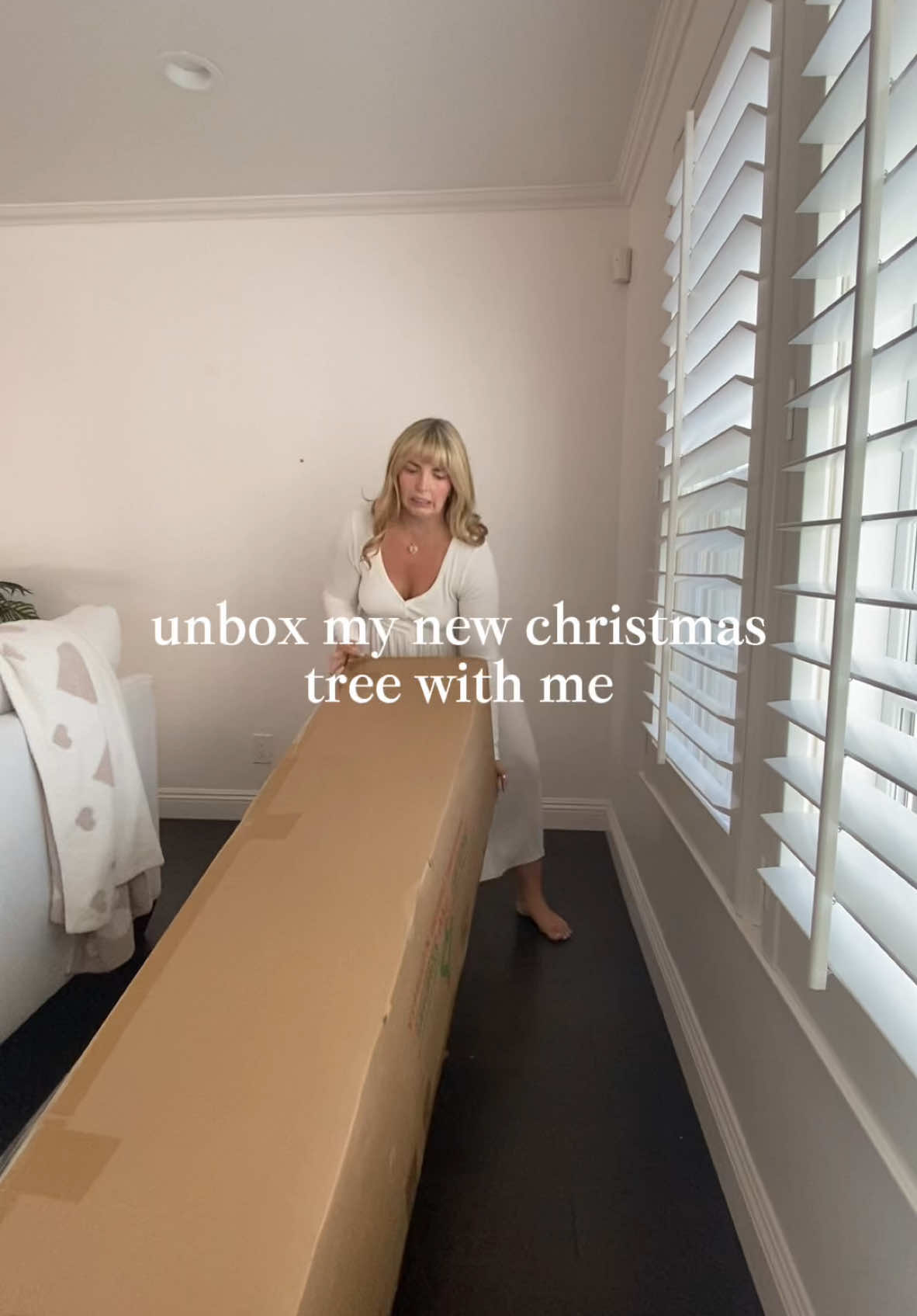 unbox my new christmas tree with me!! 🎄🤩 #fyp #christmas #christmastree #christmasdecor 