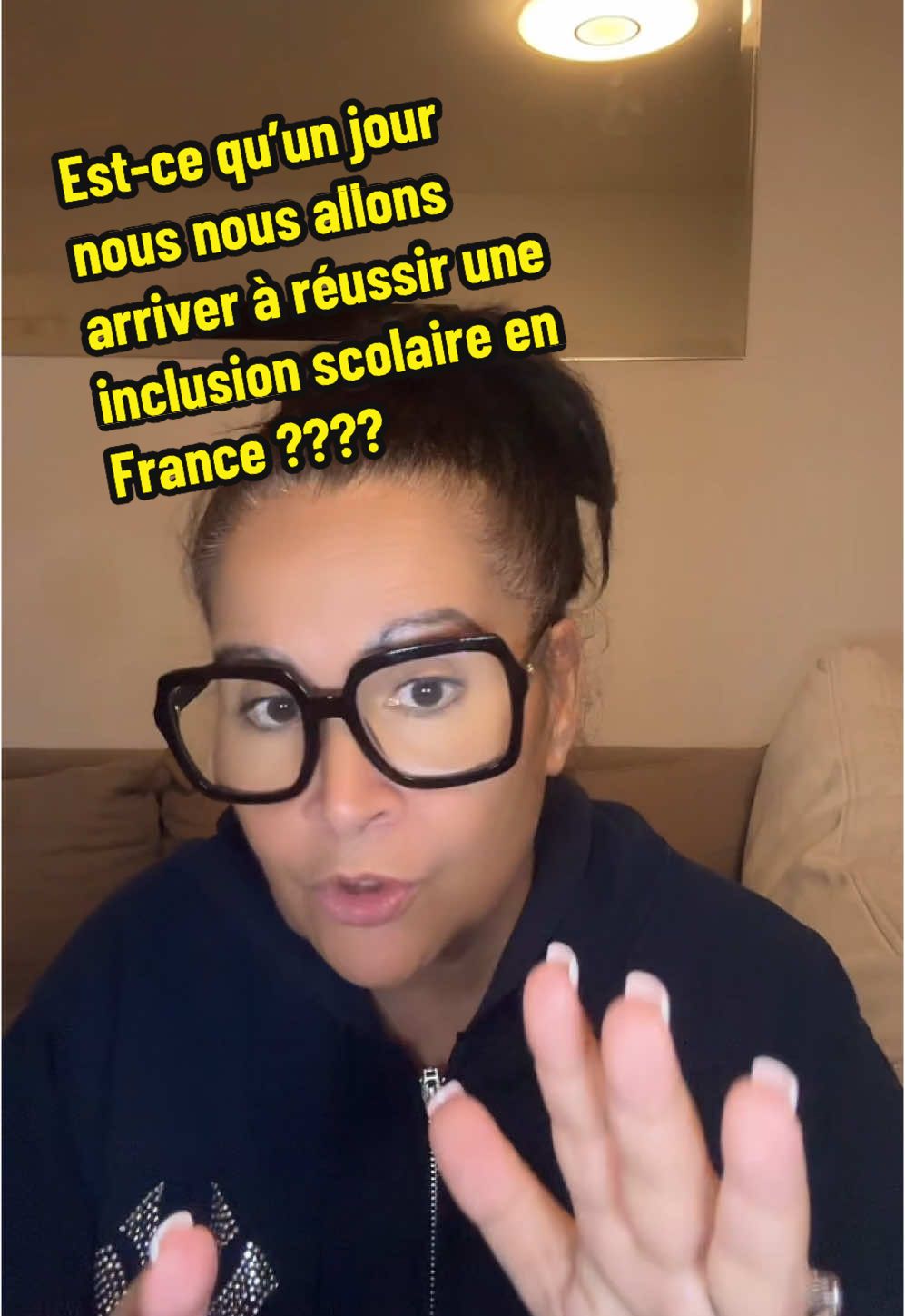 Je m’étais promis, il y a trois semaines de ne plus jamais avoir un coup de gueule ou être contrarié. Malheureusement on vit dans une société qui ne nous permet pas d’avoir une zen attitude je me dois de rester debout de remonter sur le ring et de defendre mon enfant!!!!! Peut-être que mon enfant a bousculé peut-être que mon enfant a eu un geste brutal, mais quand un enfant dans une classe se lève avec le verbe haut insulte, l’enseignant insulte les copains Copine parfois frappe. Qu’est-ce que l’on fait on demande le carnet de correspondance et éventuellement un Rdv aux parents. En aucun cas, on appelle les parents pour venir le récupérer. Donc faire ça avec un Enfant Autiste de la discrimination, je ne parle pas uniquement pour l’école de JADE qui a toujours été bienveillant et nous avons toujours eu des rapports cordiaux. Je parle en général de ce qu’il se passe dans nos écoles en France, un manque de savoir-faire et de savoir être##autisme##ecole##combat##viral##pourtoi@Micky749749 @Mamie Irène team 💙🌵 @Le Monde bleu de Juliette @MAUSTYLE  AUTISM DANSE DIVERS @frequenceautisme Team🌵 @lepapadejuliette @NaciyeLepetit @Gonçalves Pattry @🇻🇳Layoufamily🇻🇳👶🧒👧🧑🙋 @💙 AutisTok 💙 @🩵Nos Espoirs🩵 