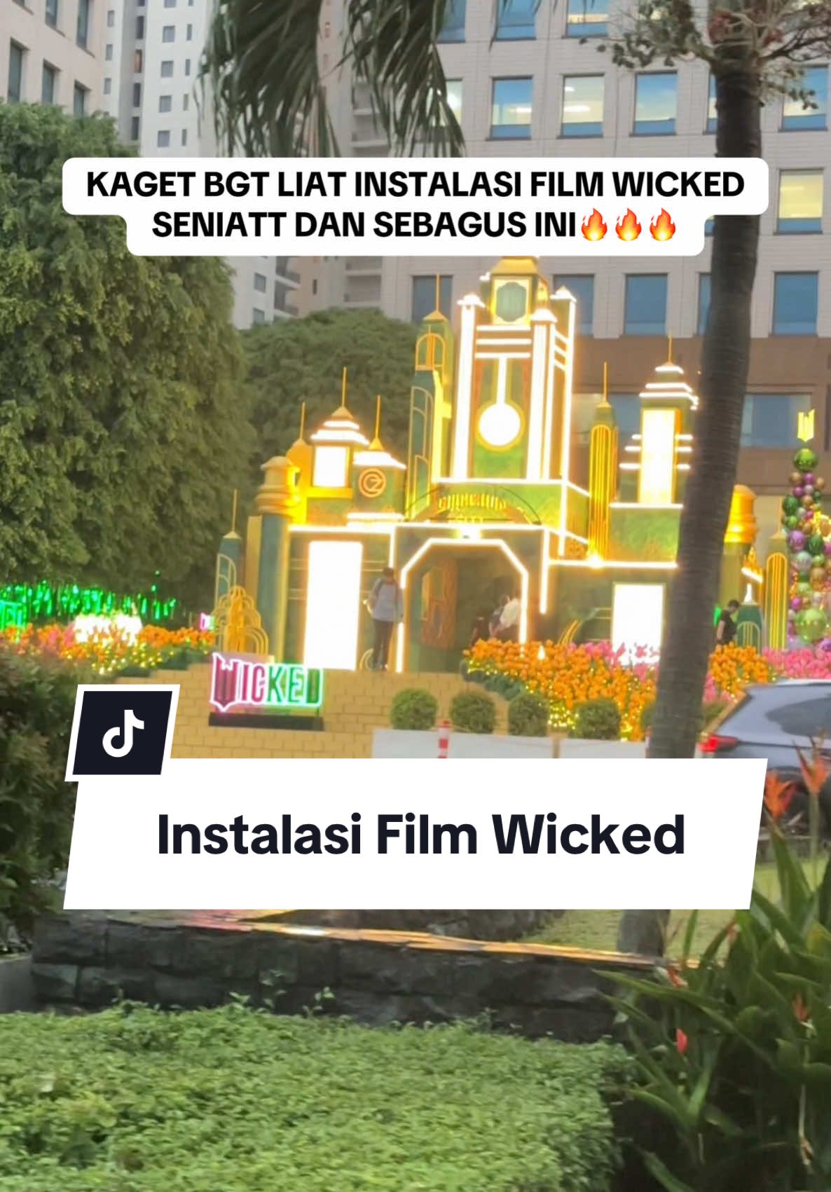 Goodjob @Universal Pictures Indonesia 🔥 sayang aja tadi aku kesitu abis ujan, jadi agak bechekk #wicked #wickedmovie #bahastontonan #tiktoktainment #instalasifilmwicked #plazasenayan #elphaba #glinda #arianagrande #cynthiaerivo #universalpictures 