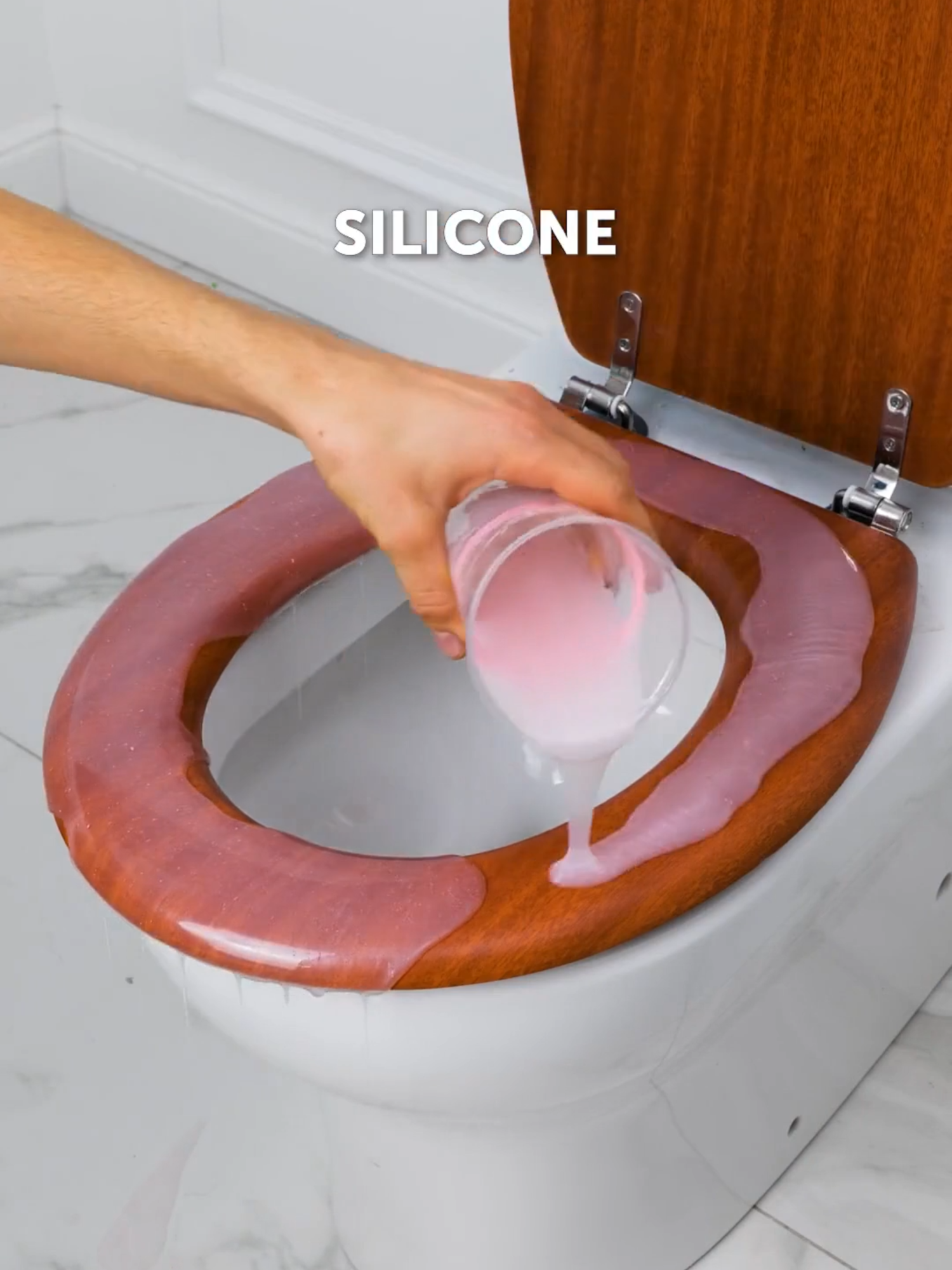 A heated epoxy toilet seat  worth millions 🤑🤣 🚽 #bathroom #decor #bricolage #DIY #creative #bathroomhacks #epoxy  #toilet