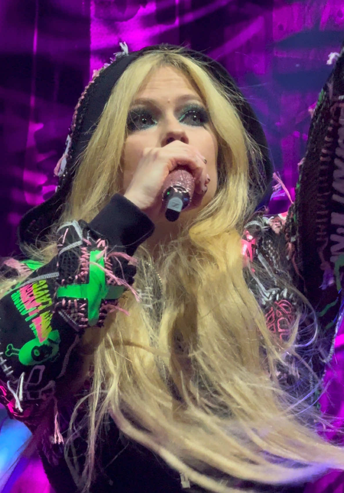 Complicated 💚🩷 Mansfield, MA🇺🇸 @Avril Lavigne 🖤🖤 #avrillavigine #greatesthitstour #fyp #viral #concert #live #fy #complicated #throwbacksongs #avril #poppunk 