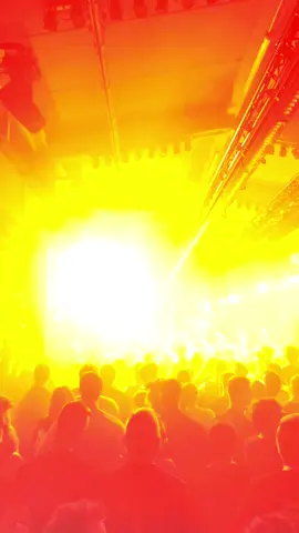 Take me back already! #rave #party #weekend #raver #hardtechno #techno #music #colors #flashwarning 