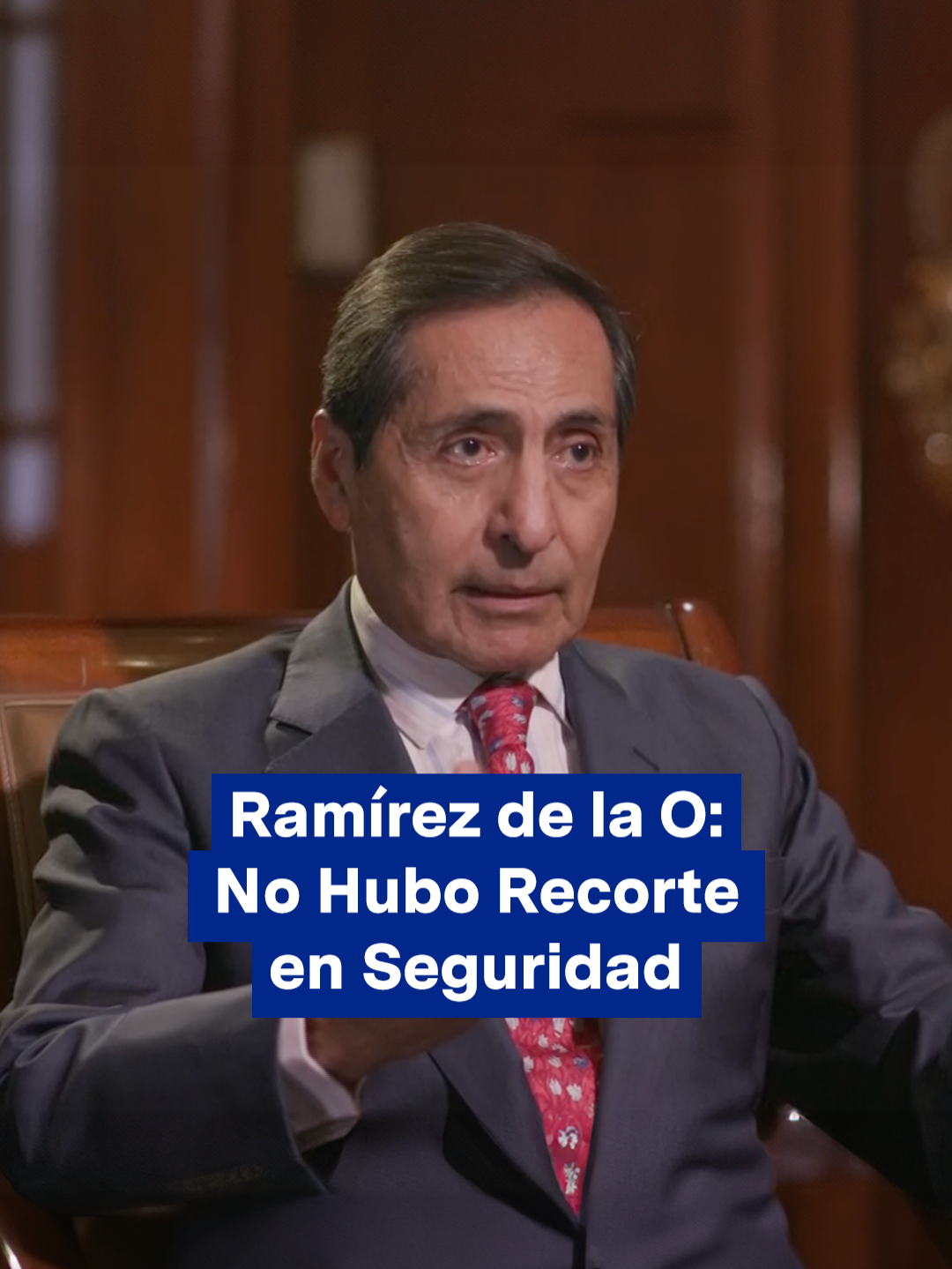 En entrevista exclusiva con Danielle Dithurbide para N+, Rogelio Ramírez de la O, titular de la Secretaria de Hacienda y Crédito Público de México, indicó que, a pesar del recorte de 36 % en seguridad en el Paquete Económico 2025, no se bajará el presupuesto en este rubro. #economia #paqueteeconómico