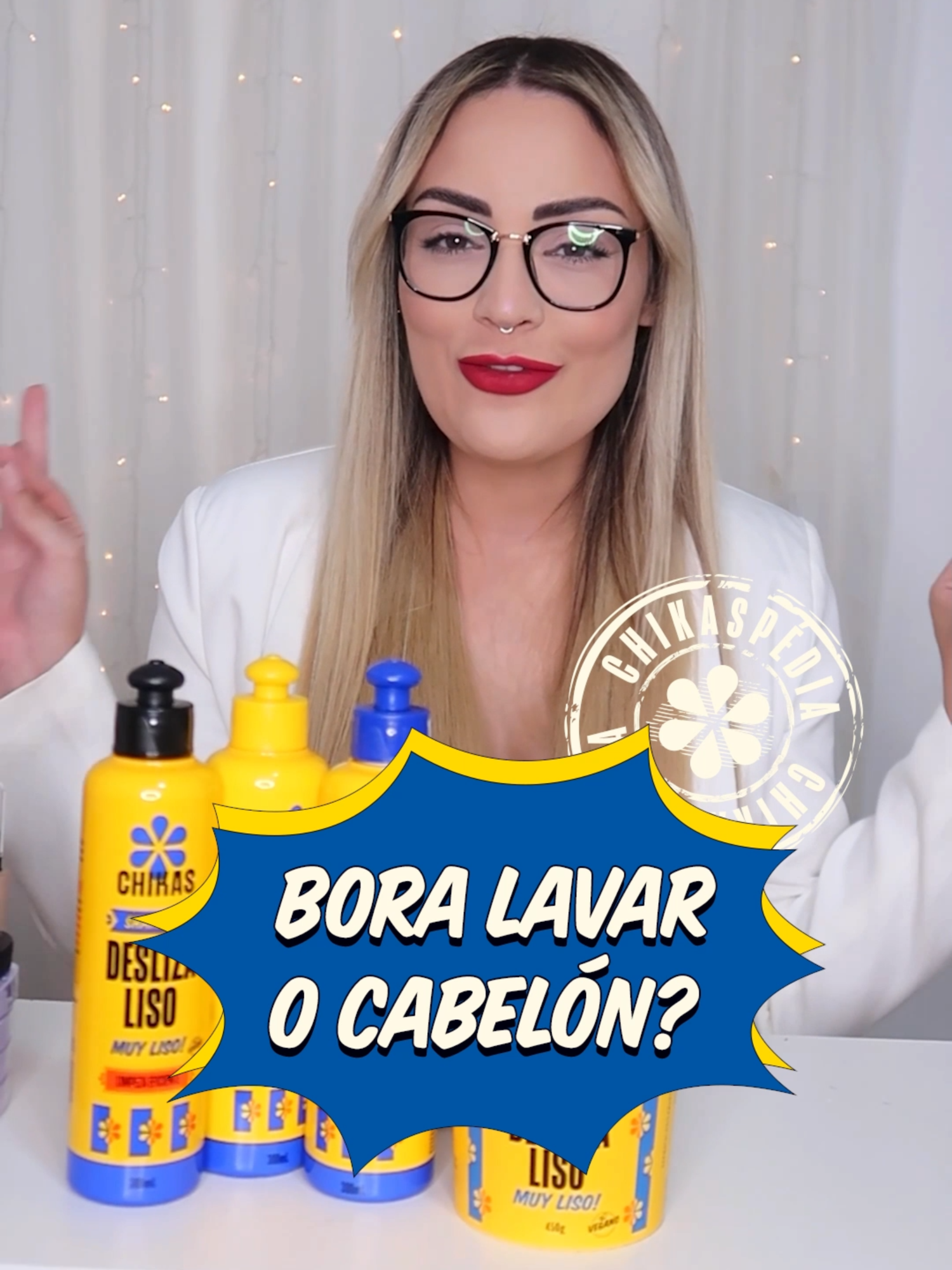 Você sabia que tem um jeito certo de lavar o cabelo? Isso mesmo! A ordem de aplicação dos produtos pode afetar o resultado final. Aprenda com a @tammysloty e nunca mais cometa esse erro. Dá uma olhada. ☝🤓💛 #ChikasCosméticos #BelezaSemDrama #Chikaspedia #DeslizaLiso