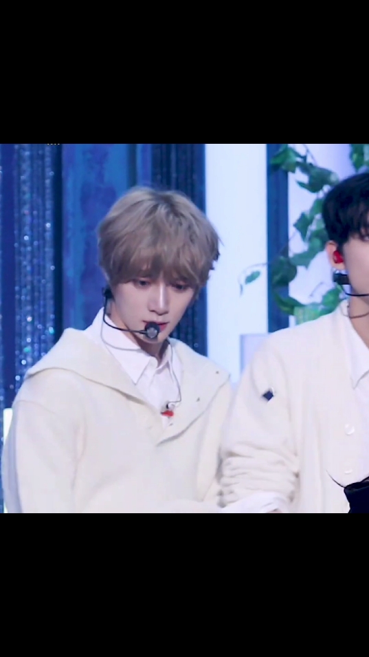 my baby looks so confused and scared 🫤  #beomgyutxt#tomorrow_x_together#choibeomgyu#beomgyu#kpop#yeonjun#fyp#fypp #fouryou 