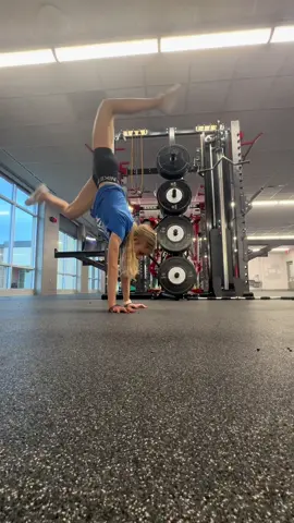 Handstand of the day:) #handstand #gymnast #gymnastics #turnen #flexible #flexibility 