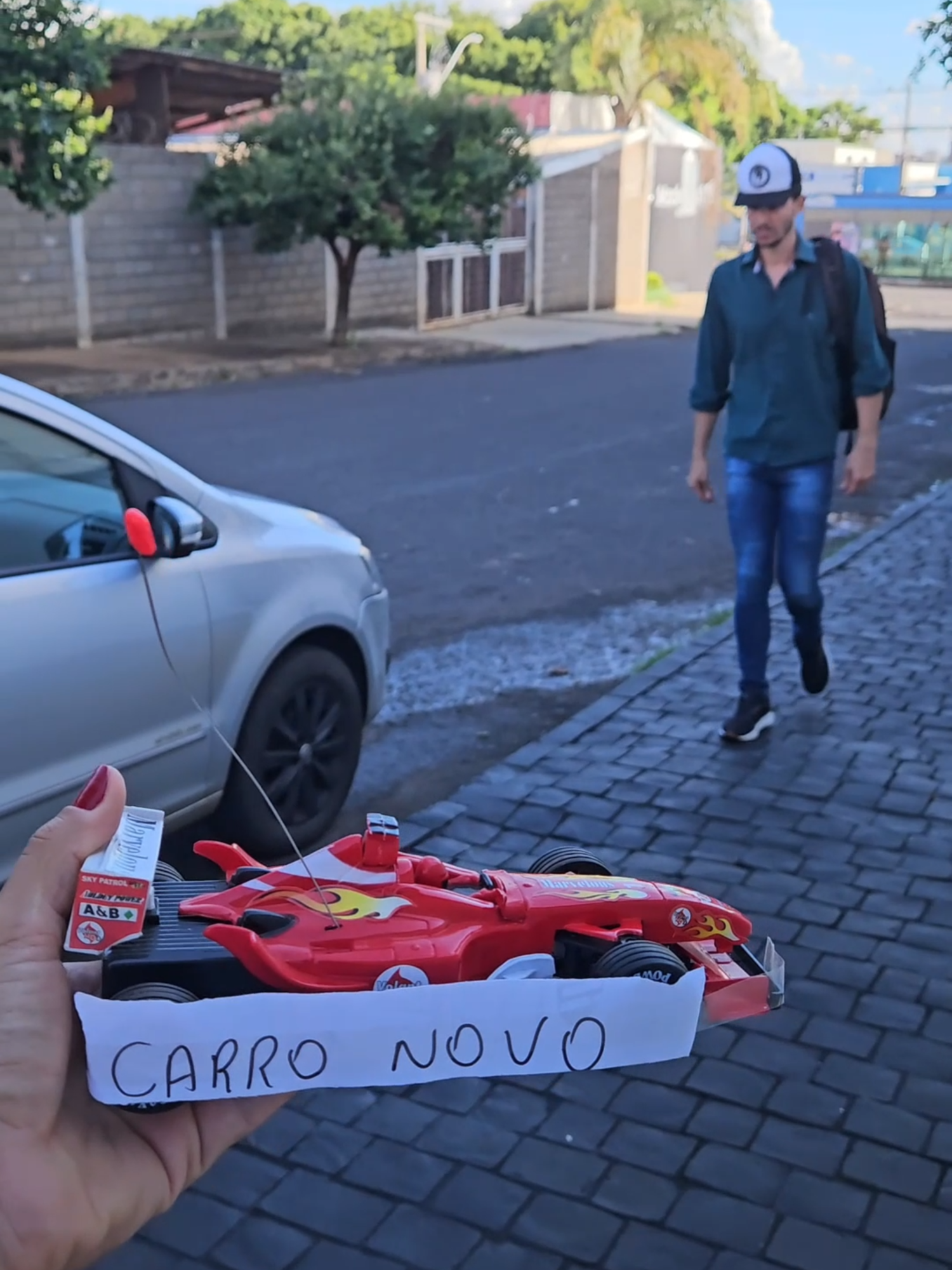 Milionário dá carro novo para homem trabalhador 😭 A reacão dele nos fez chorar.😭Parte 1 #amor❤️ #foruyou #viralizou #amor #fouryou #viral_video #viralizaa #dinheiro #viraliza