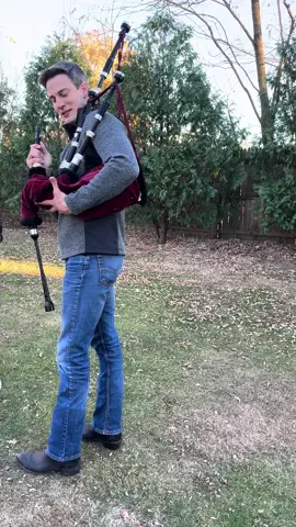 Just call me “Jacques ze Piper” #bagpipes #jacqueszewhipper #allythepiper 