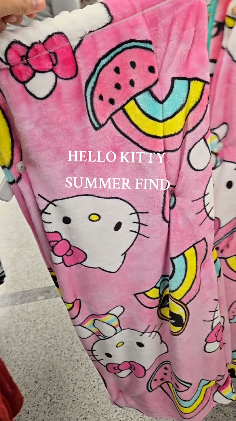 so many finds but im not a huge fan of the fuzzy pj's or quilts. 😩🥲 #hellokitty #hkhunting #hellokittyhunting #marshalls #marshallsfinds #shopping #shopwithme 